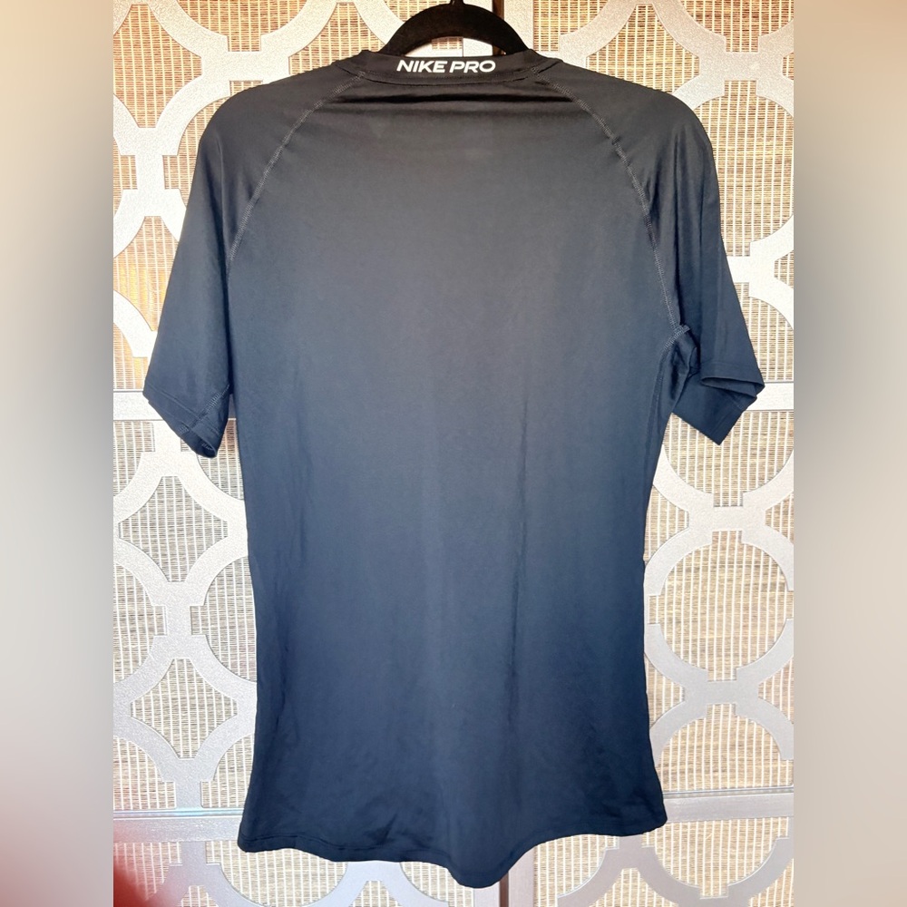 Nike Men's Charcoal Short Sleeve Tee - Picture 5 of 6